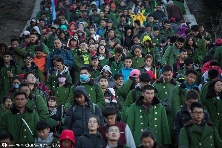 Tourists swarm Mount Taishan even before holiday