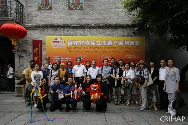 “保護(hù)非物質(zhì)文化遺產(chǎn)國(guó)際培訓(xùn)及中國(guó)福建木偶戲在亞太地區(qū)的傳播交流推廣”在福建省泉州市舉辦