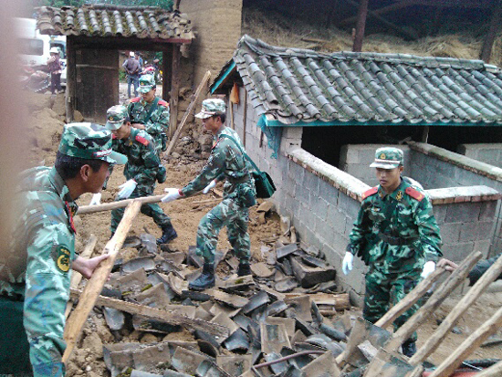 武警云南總隊(duì)130名官兵緊急馳援一線救災(zāi)