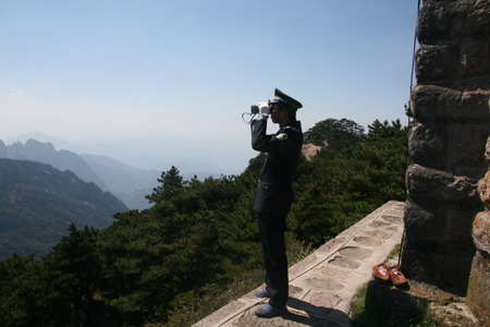 “黃山人的一天”系列報(bào)道 心系一把火 責(zé)任大于天