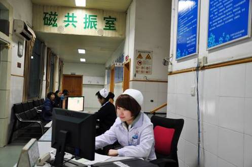 貴州省人民醫(yī)院開(kāi)設(shè)夜間門診 方便群眾就醫(yī)
