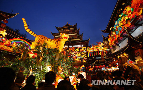 上海豫園燈會(huì)：吸引眾多游客游玩
