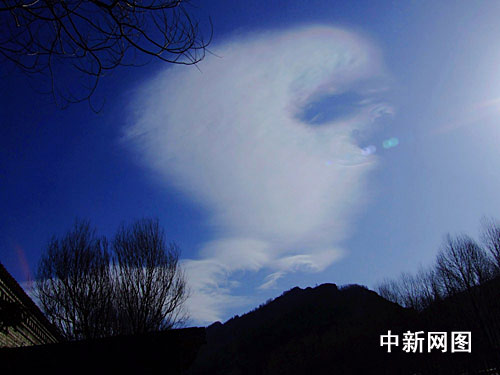 組圖：山西五臺(tái)山出現(xiàn)五彩云