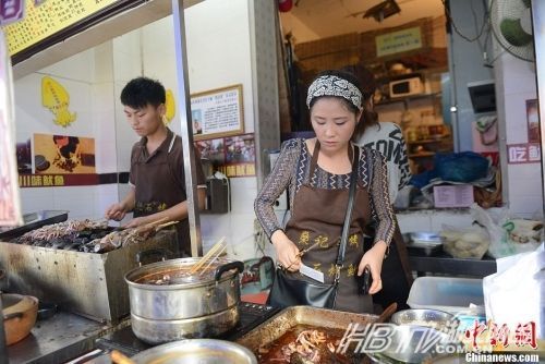 成都“魷魚(yú)西施”迷倒食客 民間西施大PK