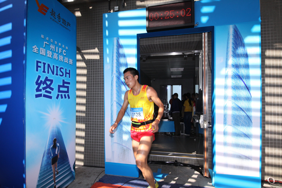 13分54秒！奧運選手勇奪廣州IFC登高賽冠軍