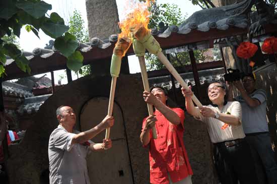 “星航鈞窯柴燒日”禹州舉行 入窯一色出窯萬(wàn)彩