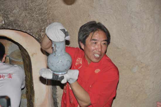 “星航鈞窯柴燒日”禹州舉行 入窯一色出窯萬(wàn)彩