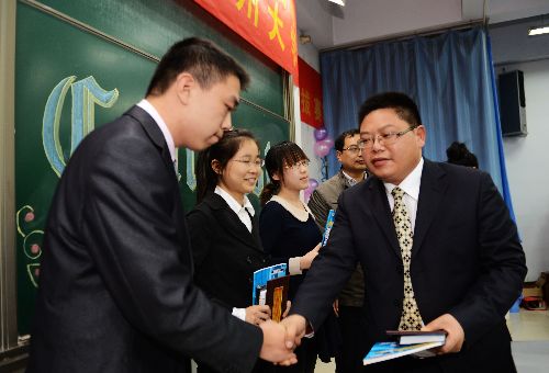鄭州大學(xué)舉行“21世紀(jì)杯”全國英語演講比賽校園選拔賽