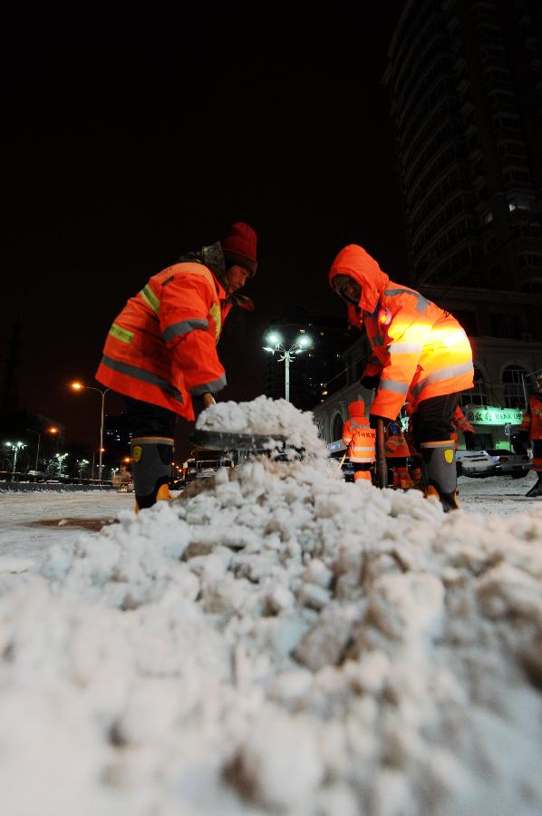 “雪不停清不停，雪不凈不收工”——暴雪過后哈爾濱發(fā)起清雪“攻堅戰(zhàn)”