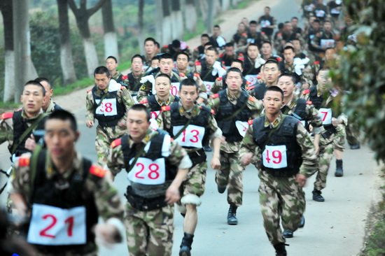 武警湖北總隊(duì)開展特戰(zhàn)集訓(xùn)(圖)