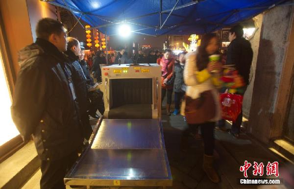 南京夫子廟景區(qū)加強(qiáng)安保迎元宵燈會(huì)