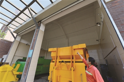 用手機(jī)遙控給公廁除臭 南京將全市推廣“飄香廁所”