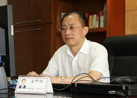 中國(guó)日?qǐng)?bào)記者專訪南通市委常委、紀(jì)委書(shū)記莊中秋