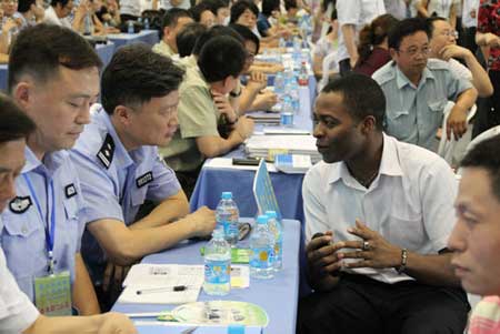 中國日報(bào)記者專訪南通市委常委、紀(jì)委書記莊中秋