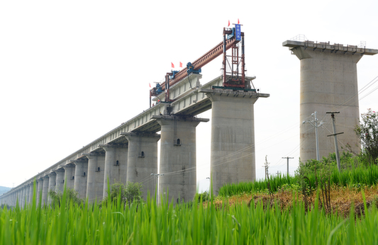 廣昆鐵路復(fù)線建設(shè)打響加快施工攻堅(jiān)戰(zhàn)