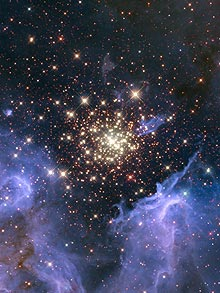 哈勃望遠(yuǎn)鏡拍攝新星誕生過程 酷似絢麗“太空煙花”