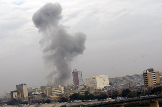 圖:巴格達(dá)發(fā)生連環(huán)爆炸 至少37人死亡