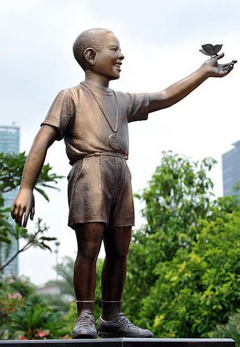 中央公園奧巴馬銅像遭民眾抗議 印尼政府被迫讓其搬家
