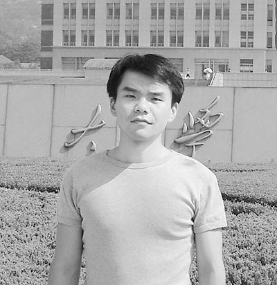 大學(xué)生利用電腦技術(shù)設(shè)計毛澤東號雙艦島航母