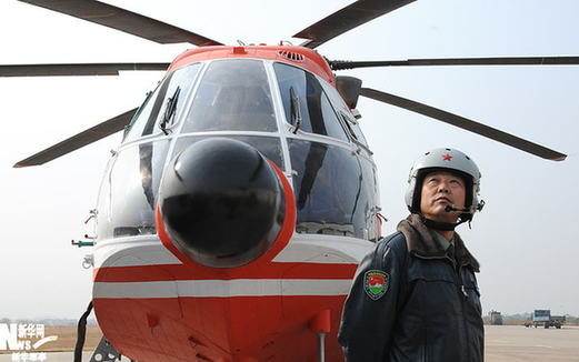 我軍武裝直升機(jī)試飛第一人飛出世界最難特技