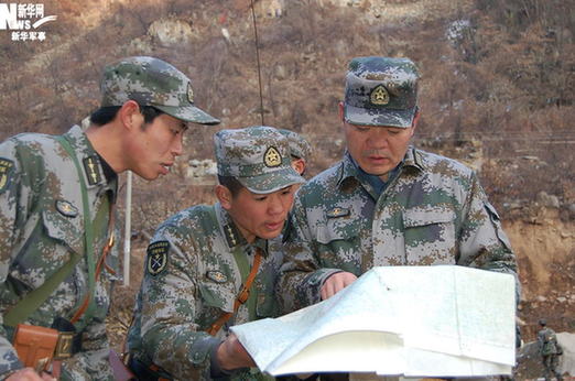 濟南軍區(qū)某裝甲旅冬季野營演練16種戰(zhàn)術(shù)