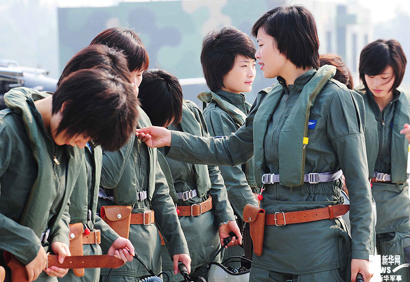 節(jié)日特輯：翱翔在藍(lán)天下的女殲擊機(jī)飛行員