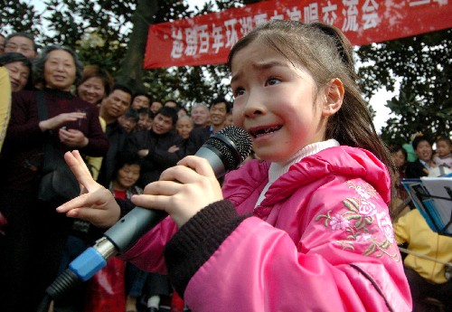 百年越?。涸趹雅f和變革中延續(xù)