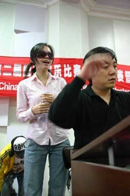 首觸交響樂團(tuán)靚穎挺狼狽(圖)