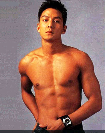 男明星性感寫(xiě)真秀胸肌