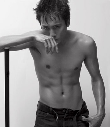 男明星性感寫(xiě)真秀胸肌