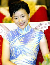 職場上她們?cè)鯓宇I(lǐng)導(dǎo)男性