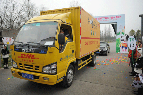DHL專機(jī)和專用貨車護(hù)航“大熊貓中比跨國之旅”