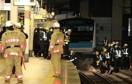 日本東京車站突然起火6萬(wàn)名乘客受阻
