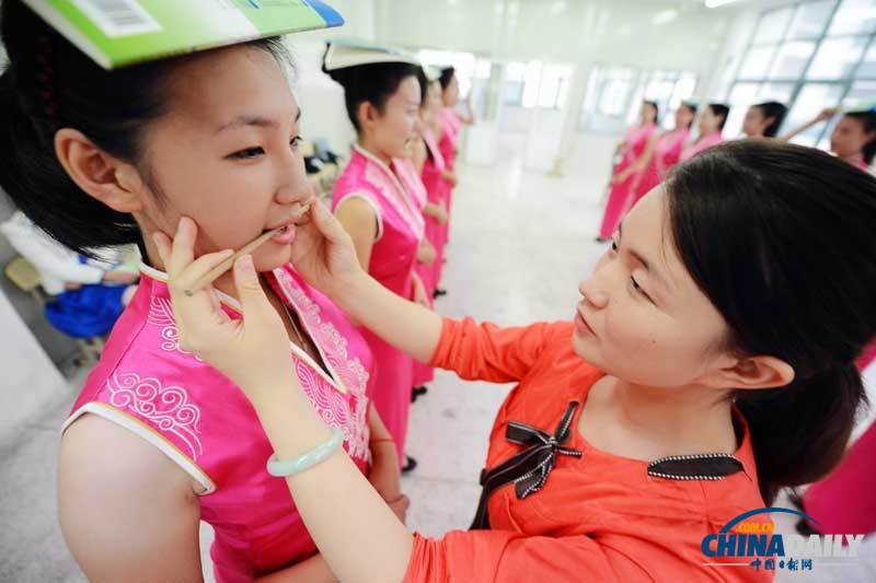 江蘇揚(yáng)州：90后志愿者“魔鬼式”訓(xùn)練迎運(yùn)博會