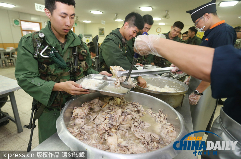 美味大補(bǔ)超幸福！韓國(guó)陸軍訓(xùn)練食譜加入鮑魚參雞湯