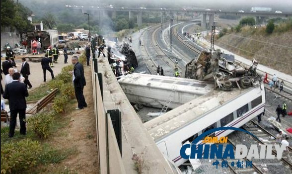 西班牙火車脫軌事故致60人喪生 宗教慶?；顒?dòng)取消