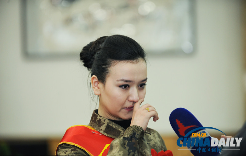 綠色軍營(yíng)柔美風(fēng)景線 盤點(diǎn)世界各國(guó)女兵誰最美（組圖）