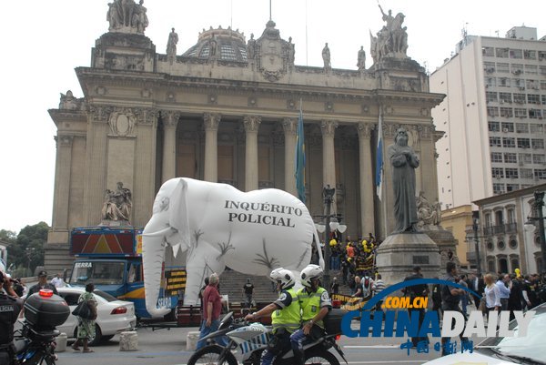巴西聯(lián)邦警察收入低 罷工游行要求漲工資（組圖）