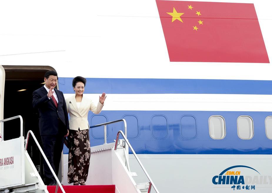 習(xí)近平抵達(dá)雅加達(dá)開(kāi)始對(duì)印度尼西亞進(jìn)行國(guó)事訪問(wèn)（圖）