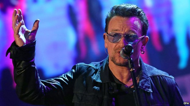 U2樂(lè)隊(duì)主唱博諾向iTunes用戶(hù)道歉