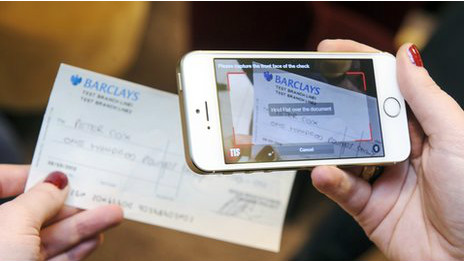Cheques to be paid in via phone 英國(guó)銀行將接受手機(jī)拍攝的電子支票
