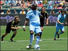 Man City Player Hauled off for Showboating 曼城球員賣(mài)弄球技被拉下場(chǎng)