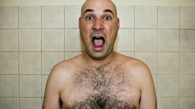 That'll put hairs on your chest! 那會(huì)使你健康強(qiáng)壯！