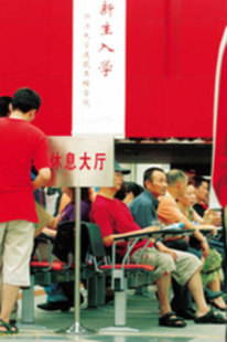 父母?jìng)?,?qǐng)放手讓新生闖天下