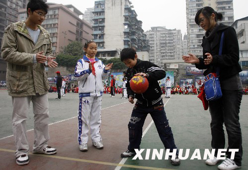 手拉手，我們做朋友