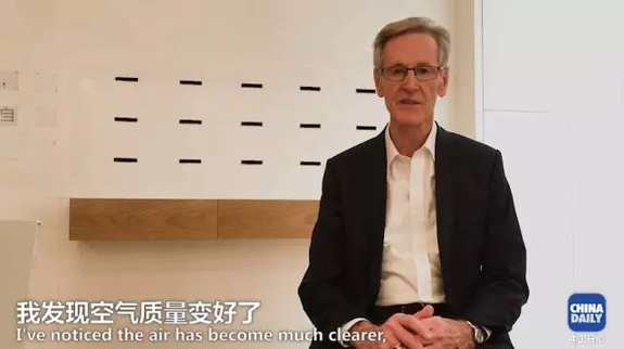 美國萌娃澆花“澆”出環(huán)保心得：賺得多，天更藍(lán)，才是硬道理！丨艾瑞克的小課堂