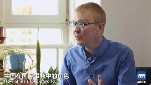 美國萌娃澆花“澆”出環(huán)保心得：賺得多，天更藍(lán)，才是硬道理！丨艾瑞克的小課堂