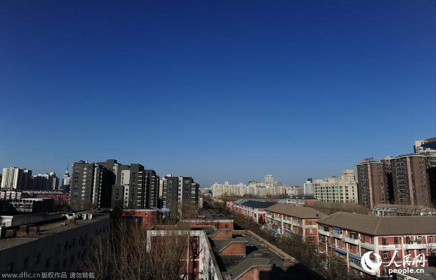 2015年兩會：大風吹走霧霾 京城現(xiàn)“兩會藍”