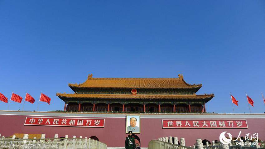 2015年兩會(huì)：大風(fēng)吹走霧霾 京城現(xiàn)“兩會(huì)藍(lán)”
