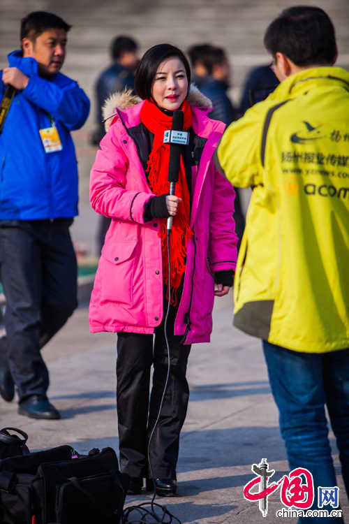 兩會(huì)上的女記者：我們“也是蠻拼的”（組圖）